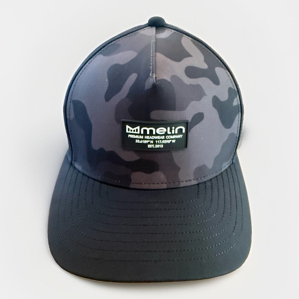 Melin Mens Black Gray Camo Odyssey Hydro Performance Golf Logo SnapBack Hat Cap